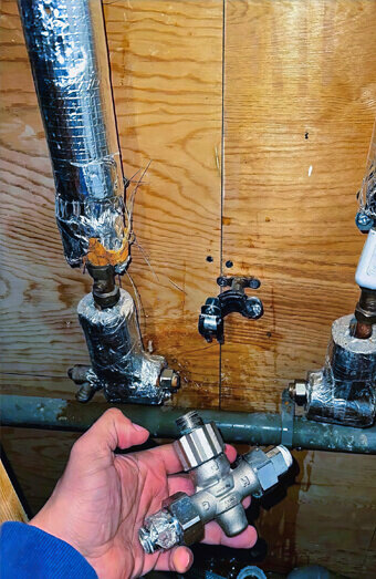 https://plumberhamiltonhill.com.au/uploads/2025/06/emergency-plumbing-358284.jpg