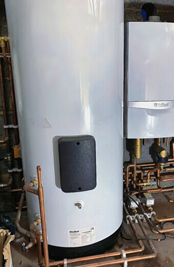 https://plumberhamiltonhill.com.au/uploads/2025/06/hot-water-410504.jpg